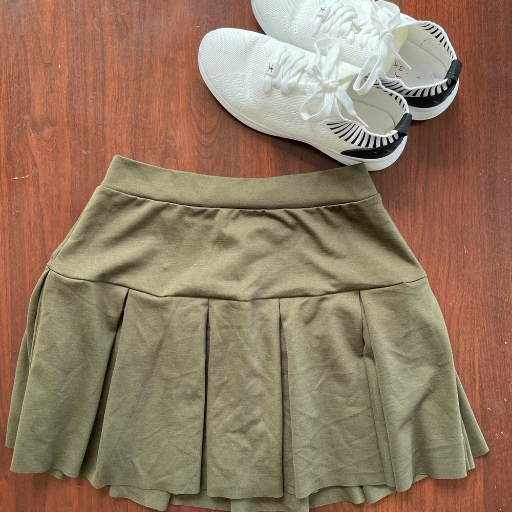 NWT UO Tennis Skirt - Picture 1 of 3
